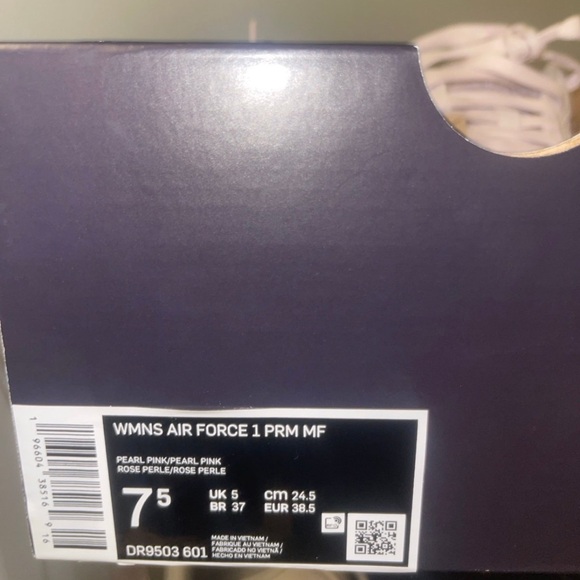 Nike Air Force 1 - Picture 2 of 9